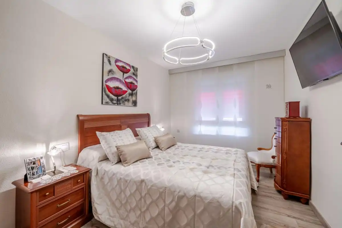 Habitación de Piso en venta en Benidorm con Aire acondicionado, Calefacción y Jardín privado