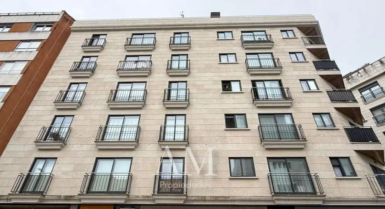 Vista exterior de Pis en venda en Vigo  amb Calefacció, Traster i Moblat