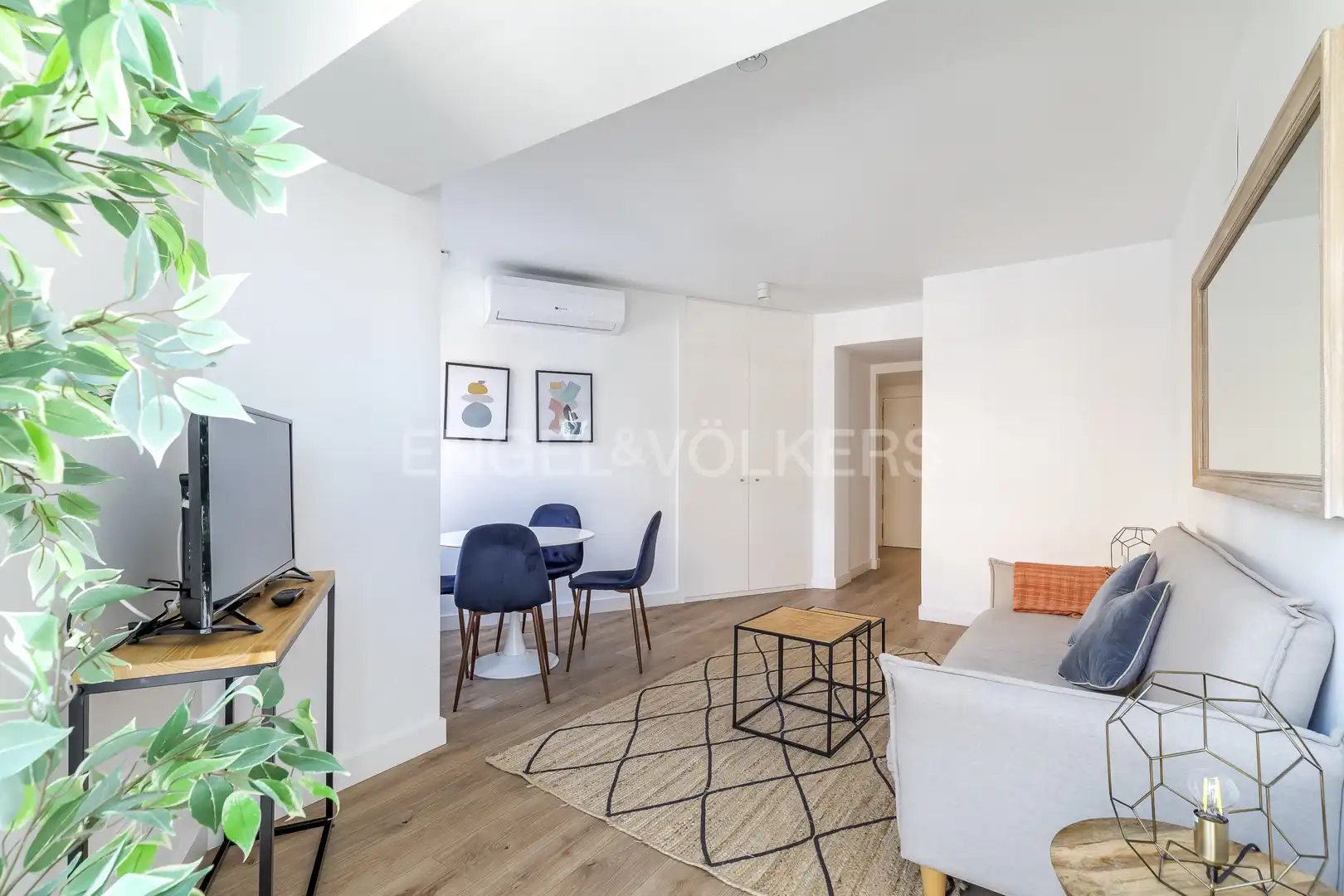 Sala d'estar de Planta baixa de lloguer en Madrid amb Aire condicionat, Calefacció i Moblat