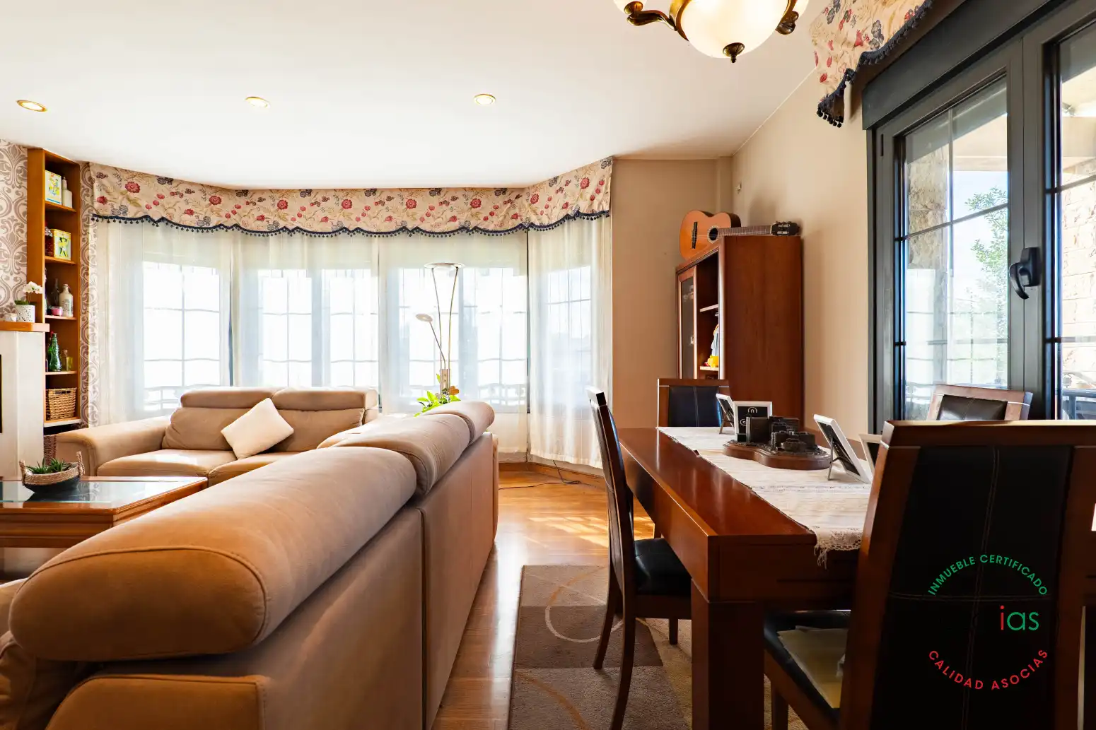 Sala d'estar de Casa o xalet en venda en Gijón  amb Calefacció, Parquet i Terrassa