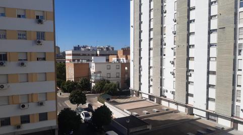 Foto 2 de Piso en venta en Barrio del Nervión,  Sevilla Capital