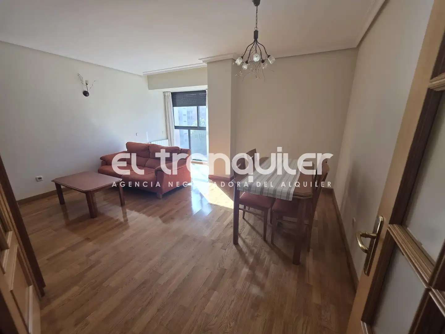 Living room of Flat for rent in Madrid  with Air Conditioner, Parquet flooring and Swimming Pool
