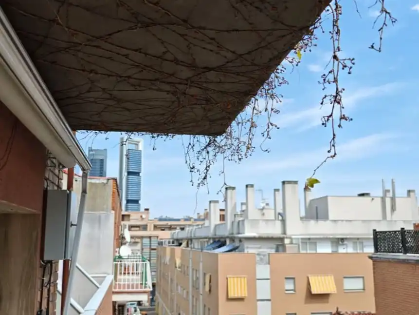 Vista exterior de Pis en venda en Tetuán