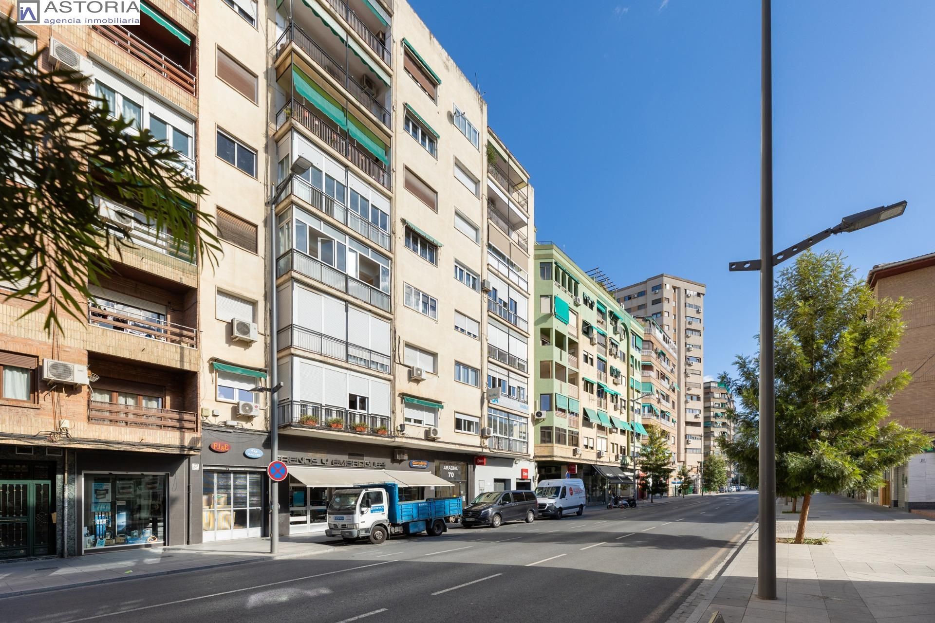 Vista exterior de Piso en venta en  Granada Capital con Terraza
