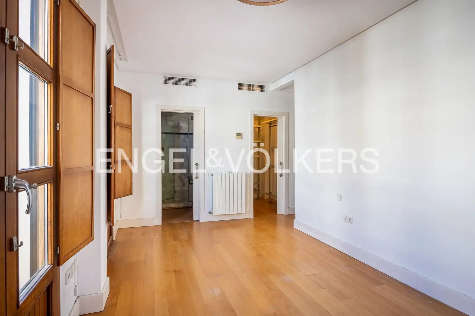 Houses for sale in Sevilla  with Air Conditioner, Heating and Storage room