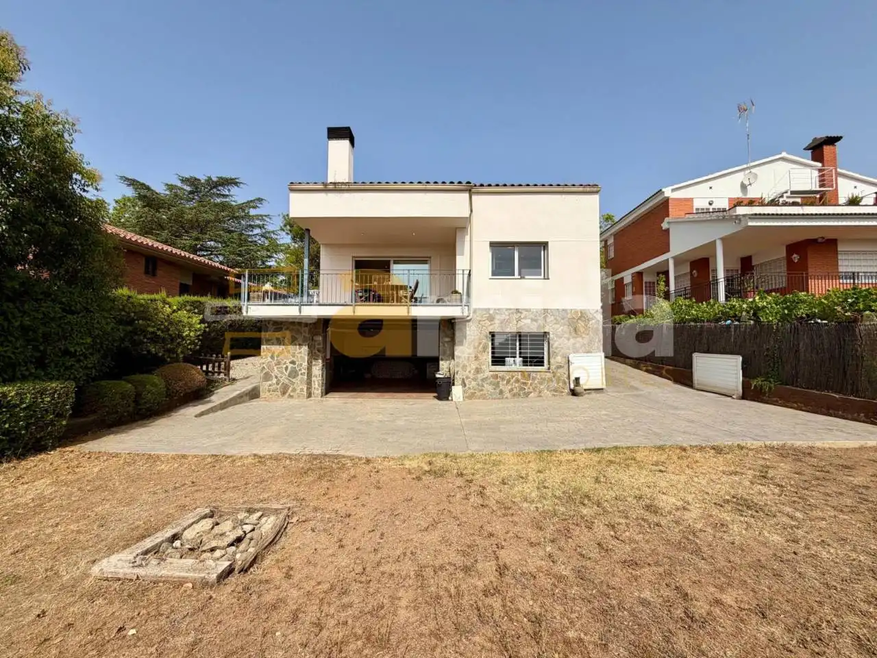 Vista exterior de Casa o xalet en venda en Sabadell amb Aire condicionat, Calefacció i Jardí privat