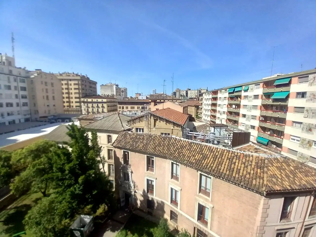 Vista exterior de Àtic en venda en Zaragoza amb Aire condicionat, Parquet i Terrassa