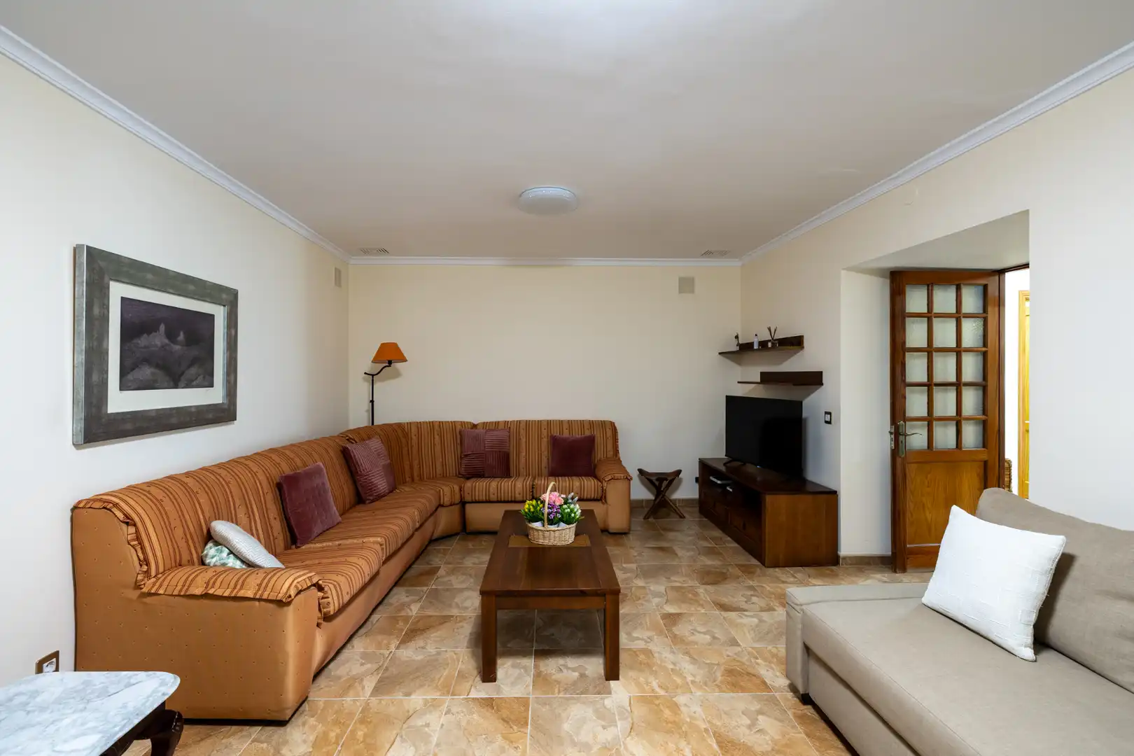 Sala d'estar de Casa adosada en venda en Las Palmas de Gran Canaria amb Aire condicionat, Terrassa i Moblat