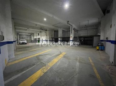 Local comercial en venda a Calle CORTS CATALANES