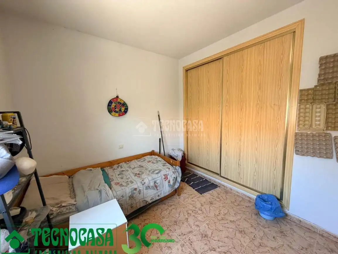 Habitación de Casa adosada en venta en Albarreal de Tajo con Aire acondicionado y Jardín privado