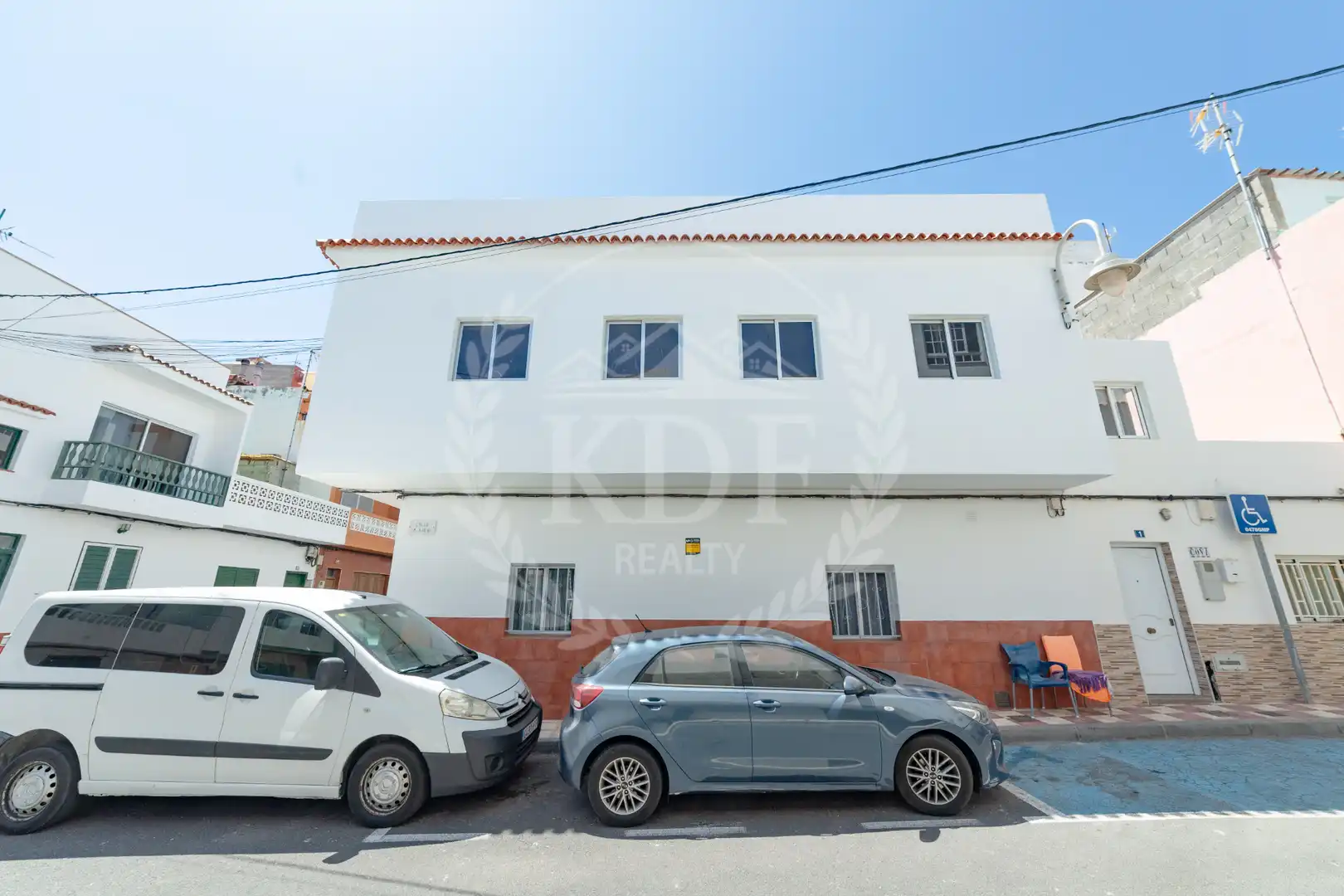 Vista exterior de Edifici en venda en Arico amb Alarma