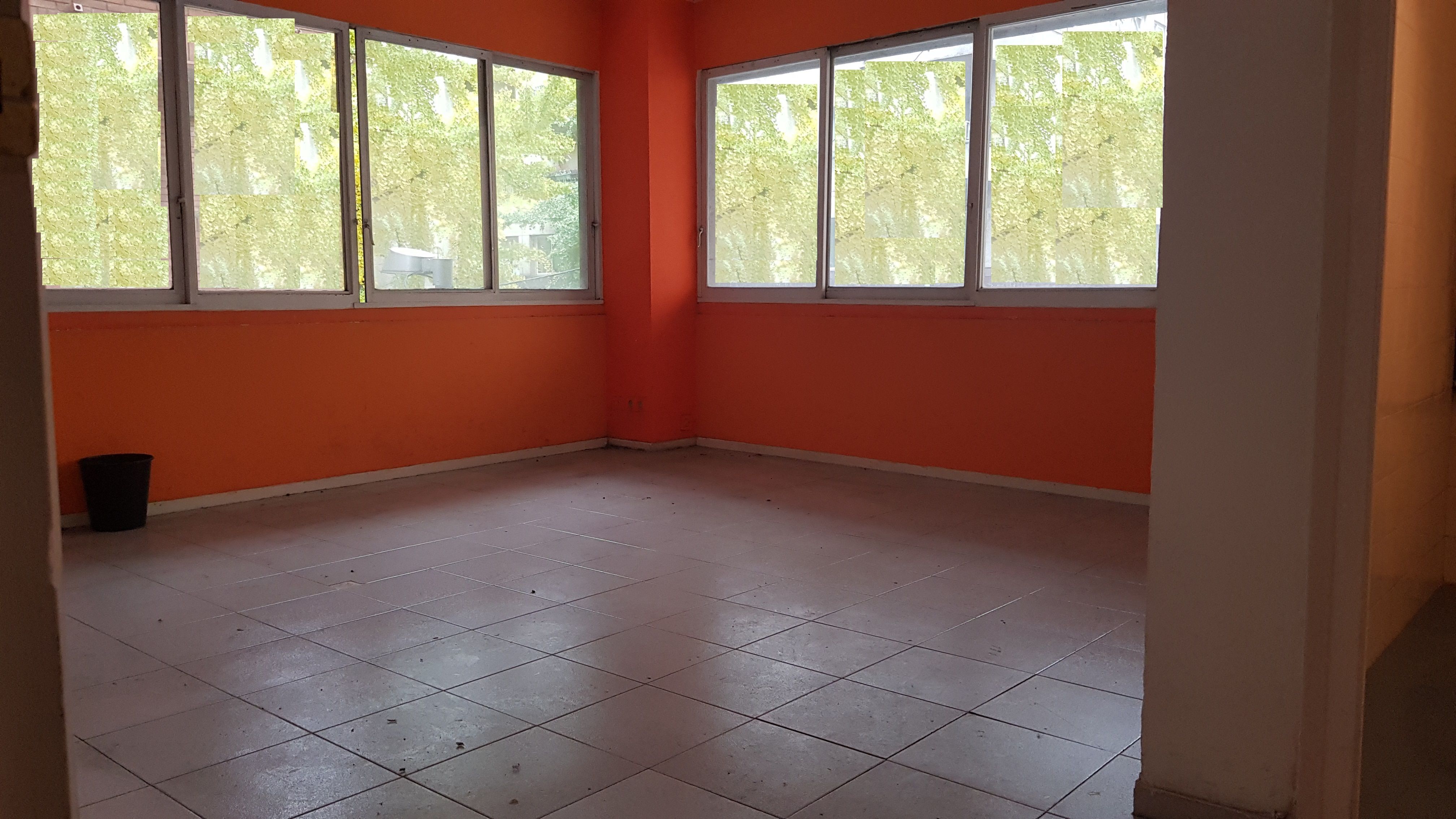 Office for sale in Girona Capital  with Air Conditioner