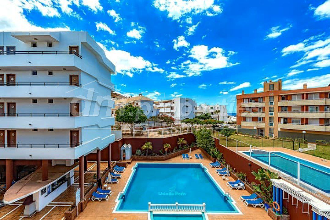 Vista exterior de Estudi en venda en Arona amb Terrassa, Balcó i Piscina comunitària