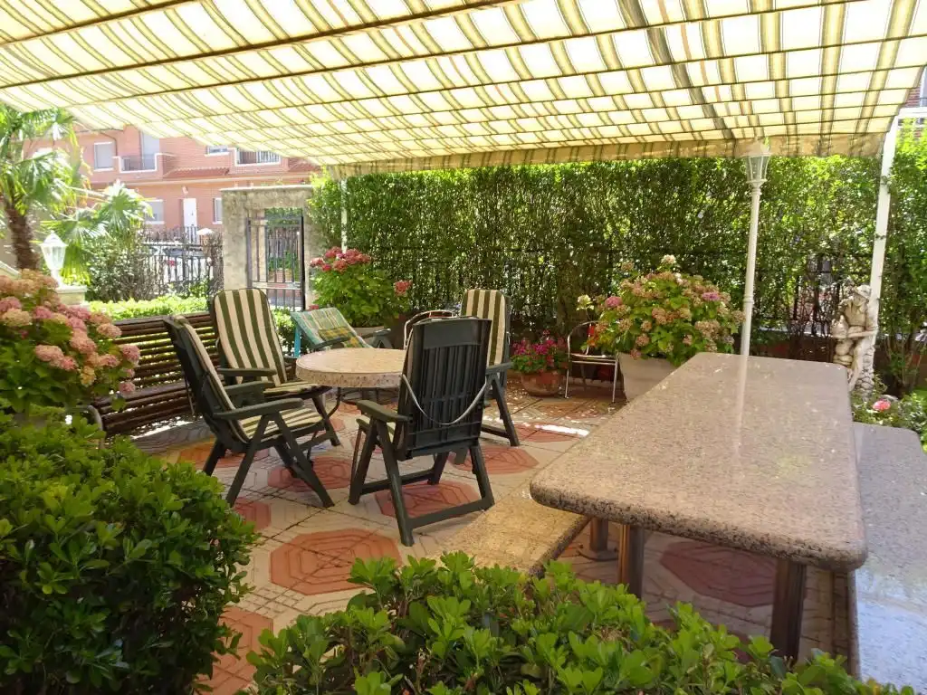 Chalet con terraza en venta en Calle la Radio, imagen 3