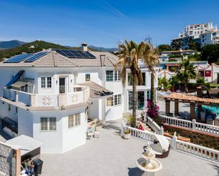 Vista exterior de Casa o xalet en venda en Estepona amb Aire condicionat, Calefacció i Terrassa