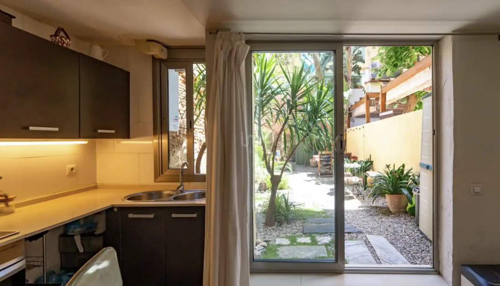 Cuina de Pis en venda en Barcelona amb Parquet, Terrassa i Traster