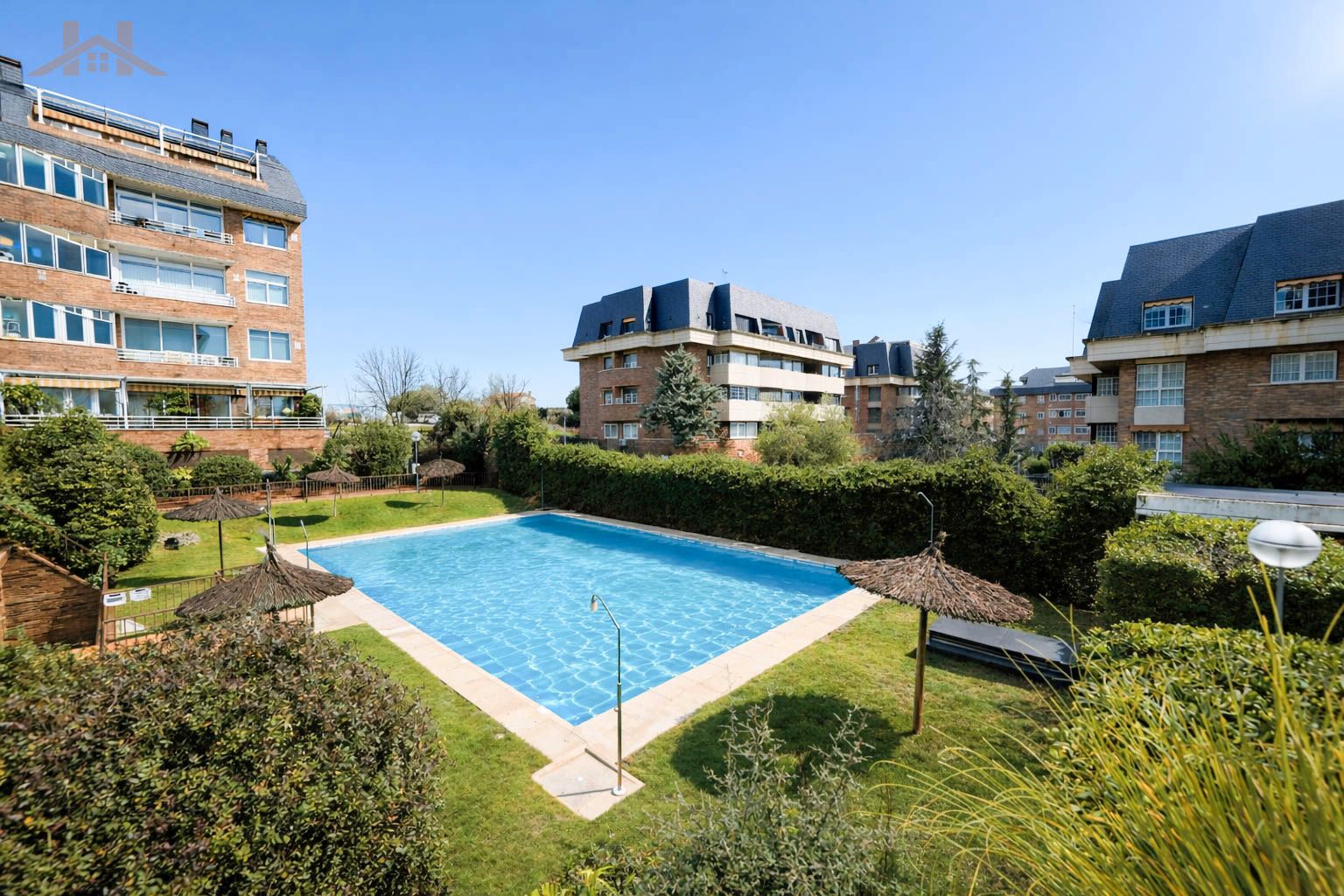 Piscina de Pis en venda en Majadahonda amb Aire condicionat, Calefacció i Terrassa