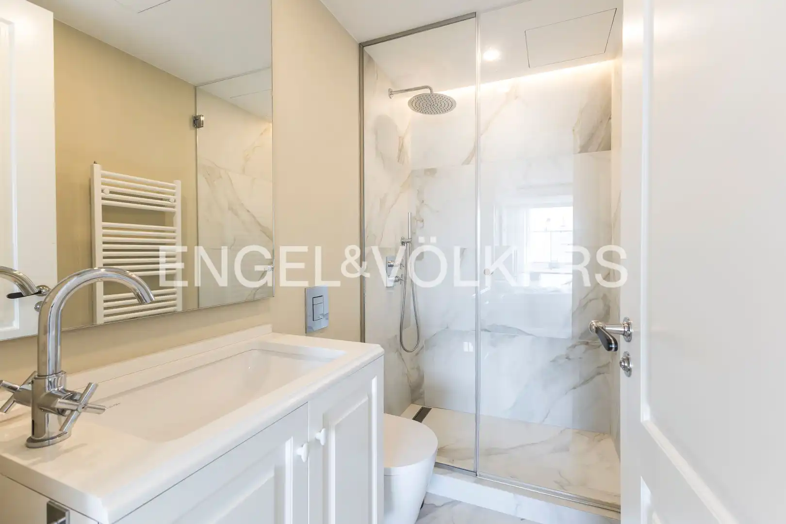 Flat with terrace to rent in Diego de León, imagen 36