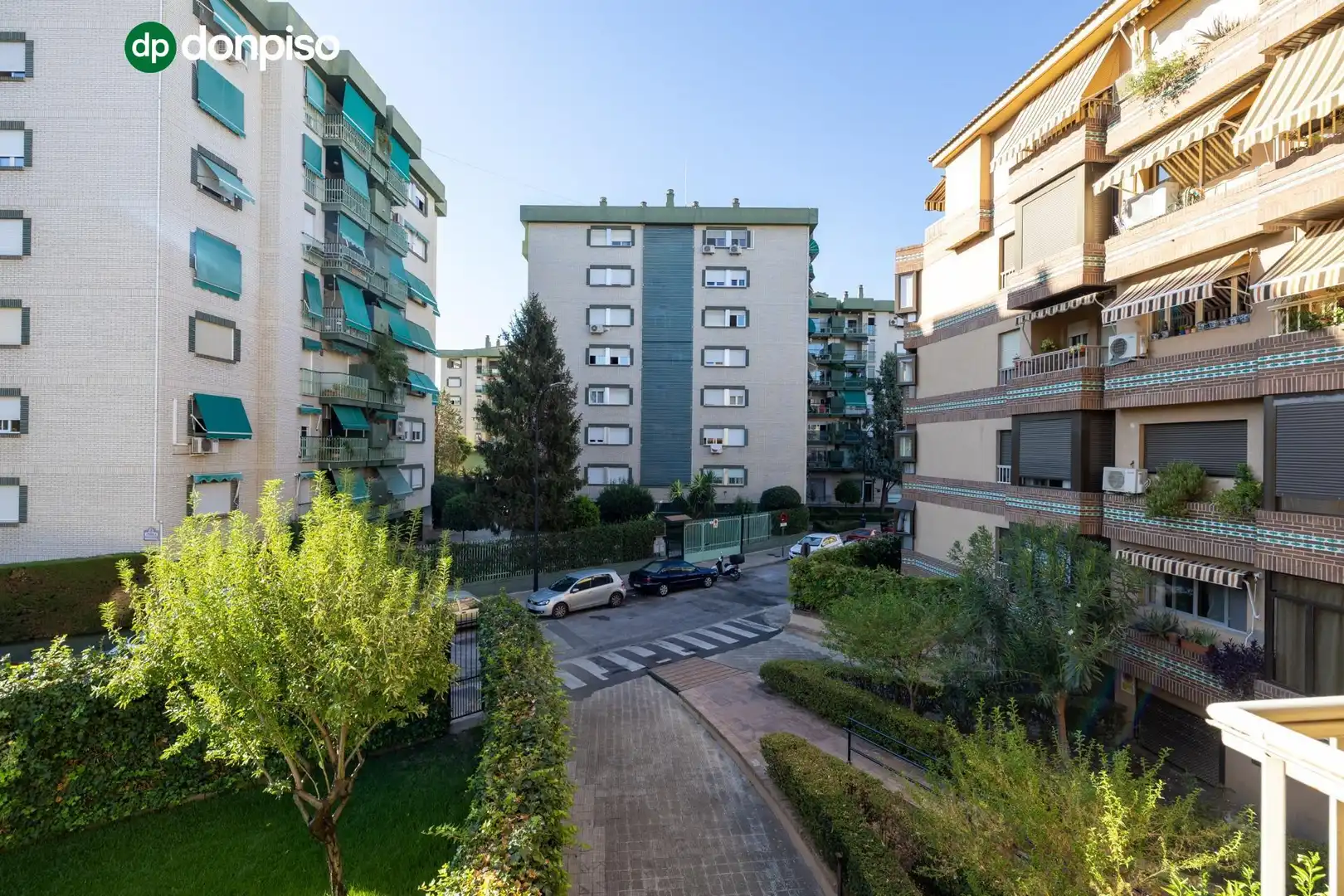 Vista exterior de Pis en venda en Granada amb Terrassa, Traster i Balcó