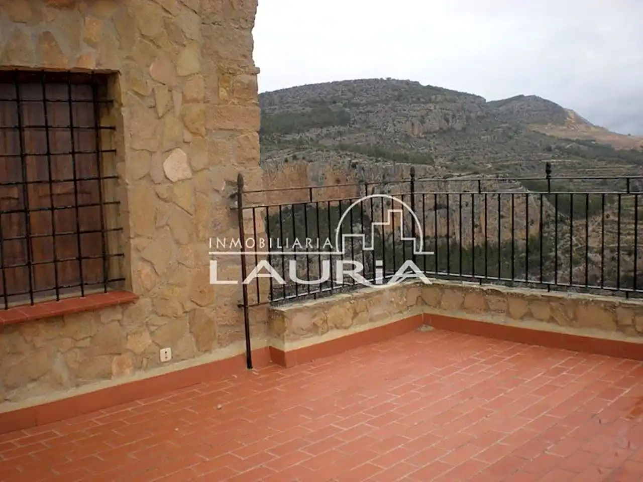 Terrace of Houses for sale in Alpuente  with Air Conditioner and Terrace