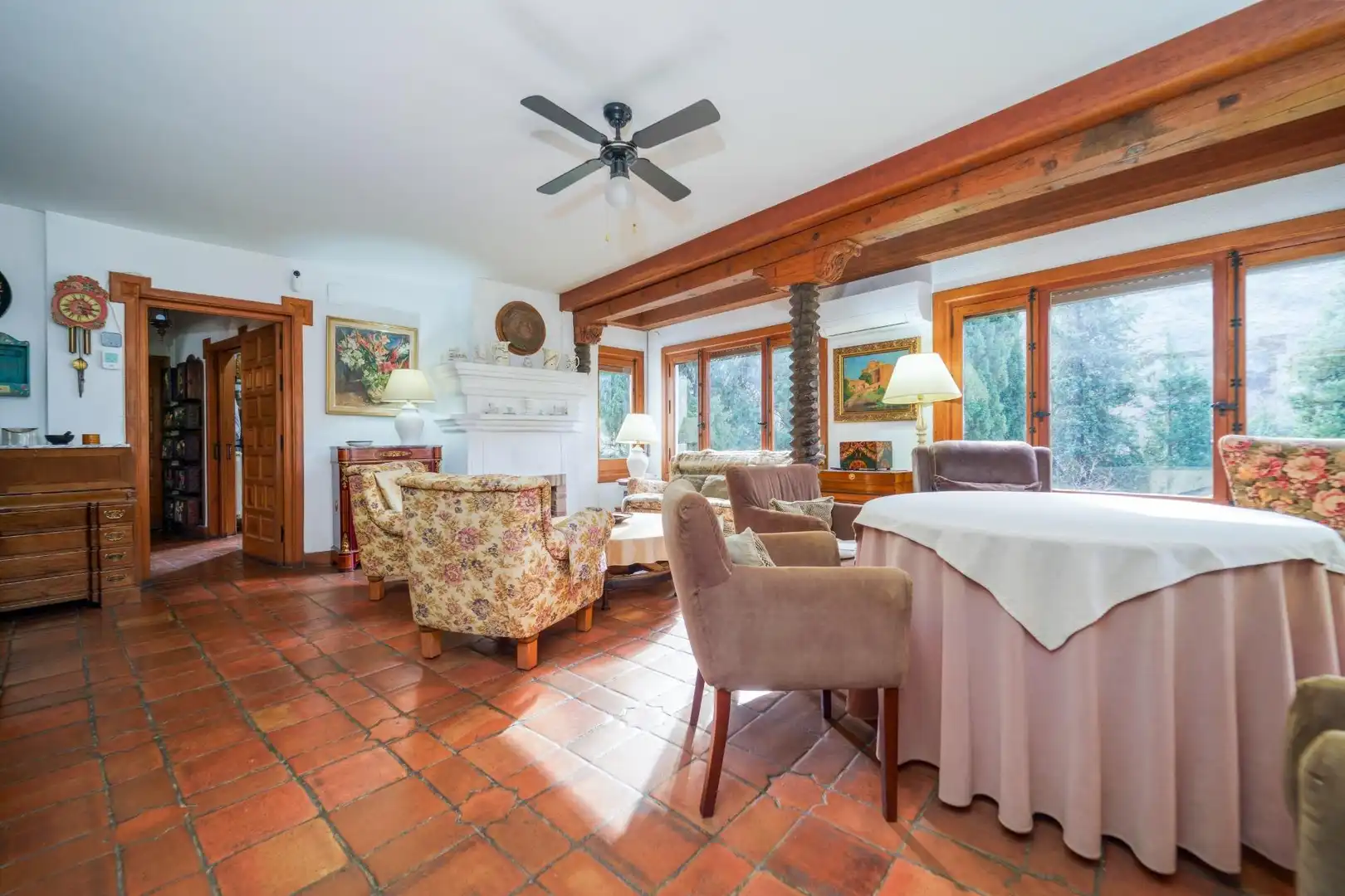 Sala de estar de Casa o chalet en venta en Granada con Aire acondicionado, Calefacción y Jardín privado