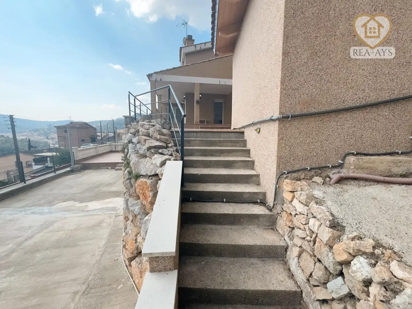Vista exterior de Casa o chalet en venta en Vallirana con Aire acondicionado, Calefacción y Jardín privado