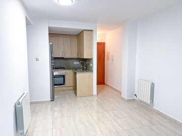 Pis amb balcó en venda a Creu de la Mà