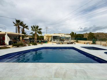 Villa con piscina in vendita a Calle SECTOR 5 130