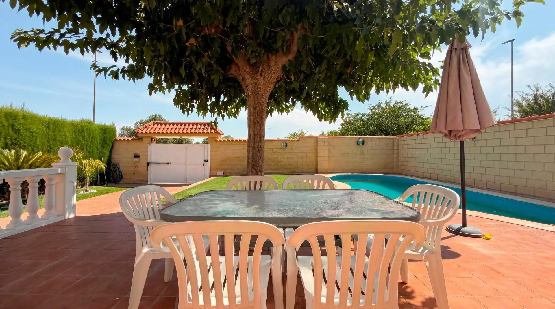 Terrassa de Casa o xalet en venda en La Pobla de Vallbona amb Aire condicionat, Calefacció i Jardí privat