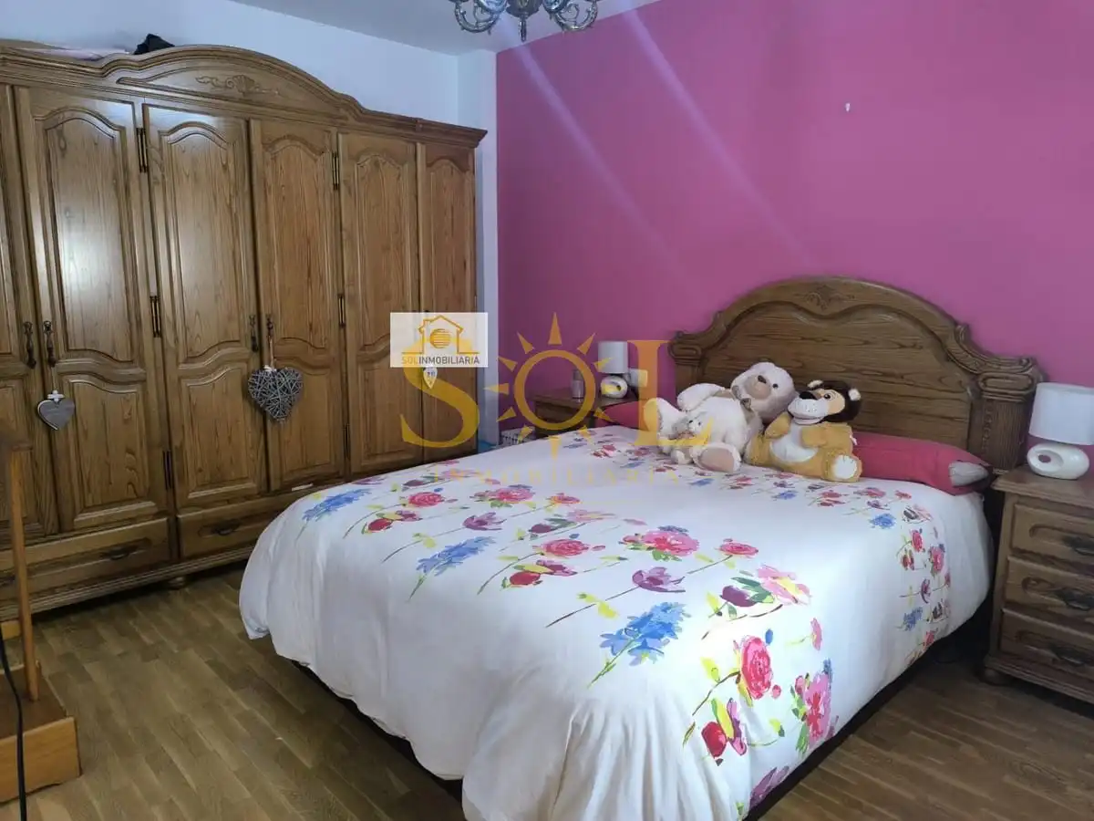 Habitación de Piso en venta en Ponferrada con Calefacción, Parquet y Trastero