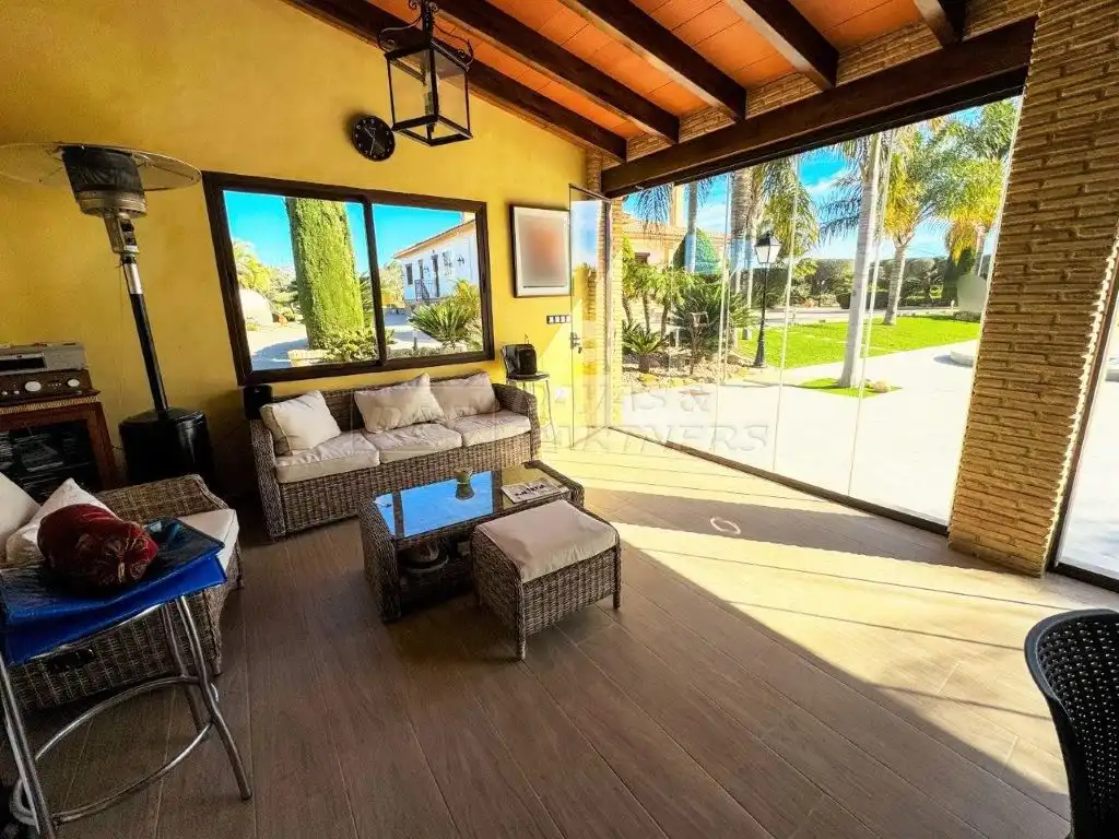 Terrassa de Casa o xalet en venda en Orihuela amb Aire condicionat, Jardí privat i Traster
