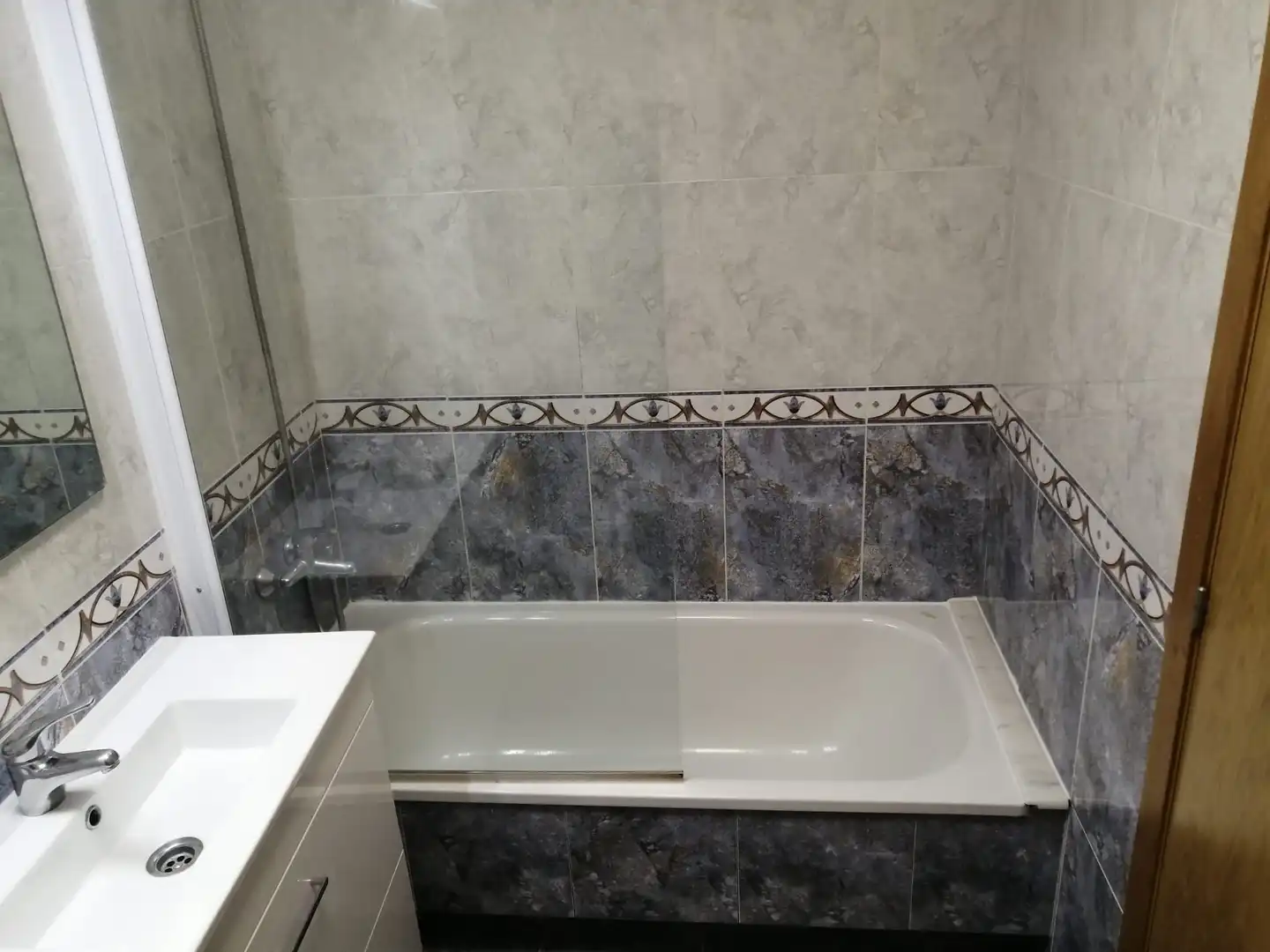 Badezimmer von Wohnung zum Verkauf in O Grove   mit Heizung, Terrasse und Möbliert