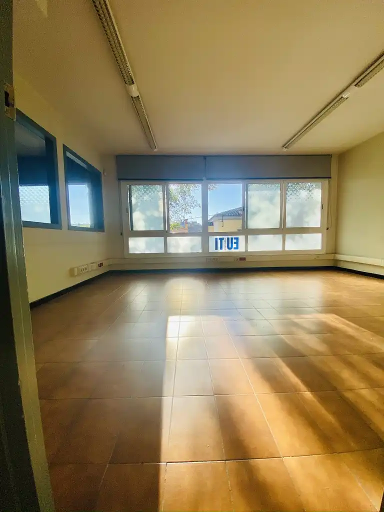 Büro zum Verkauf in Girona mit Klimaanlage und Heizung