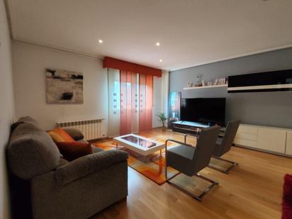 Living room of Single-family semi-detached for sale in San Cibrao das Viñas  with Heating, Private garden and Terrace