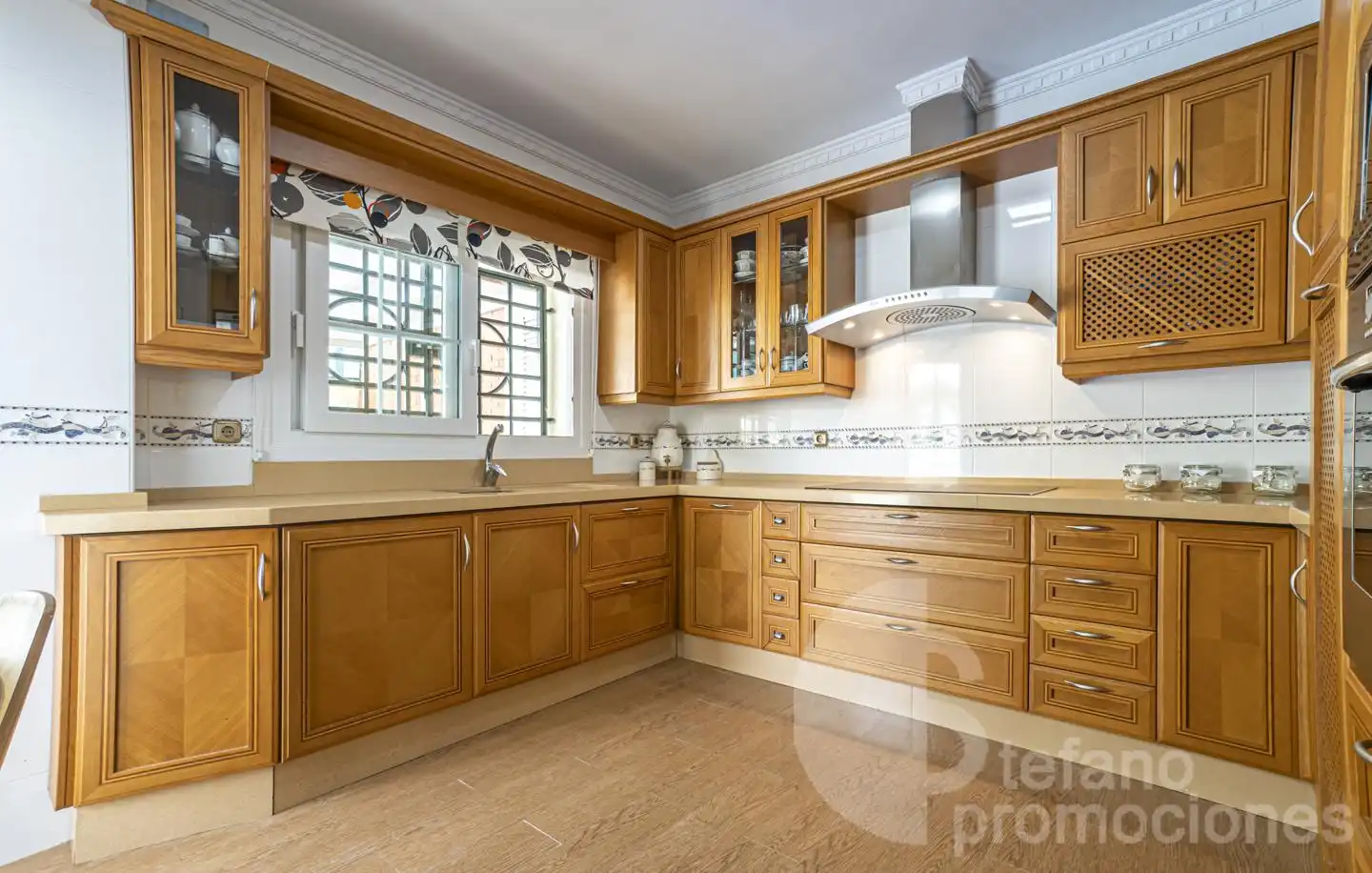 Cocina de Casa adosada en venta en Málaga con Aire acondicionado, Calefacción y Jardín privado