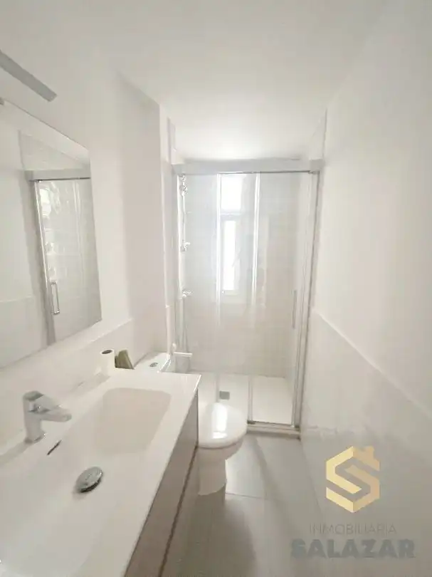 Bathroom of Flat for rent in Bilbao   with Balcony