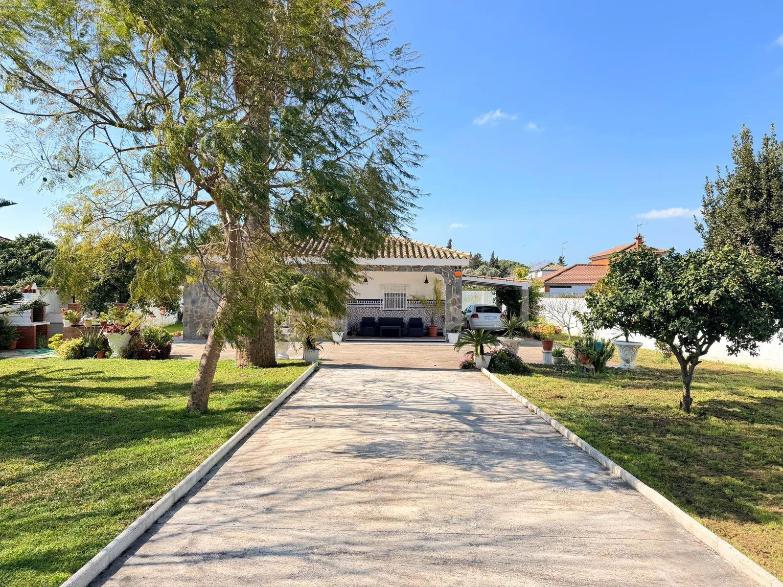 Vista exterior de Casa o chalet en venta en Chiclana de la Frontera con Aire acondicionado, Jardín privado y Terraza