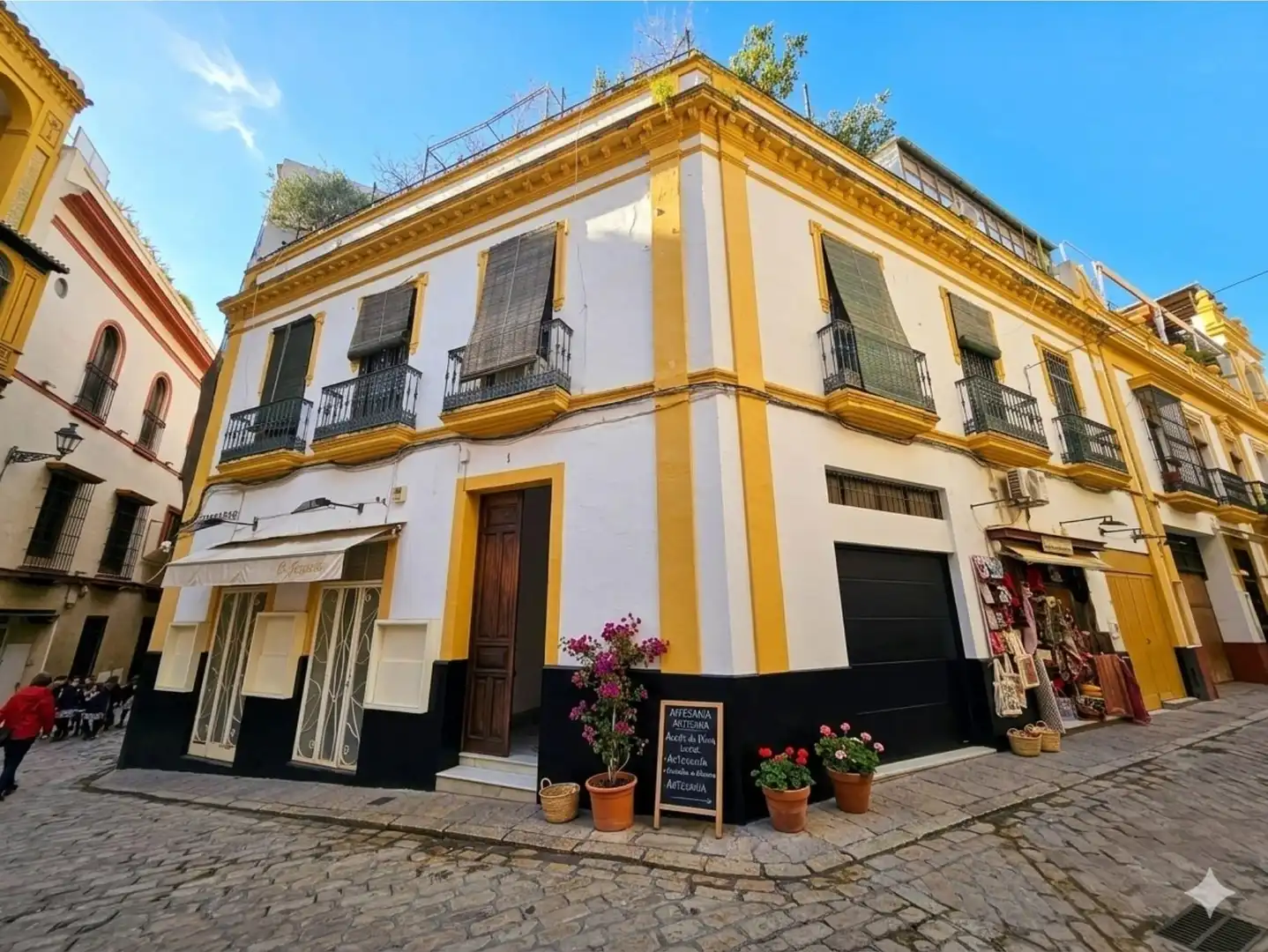 Exterior view of Houses for sale in  Sevilla Capital  with Air Conditioner, Terrace and Storage room