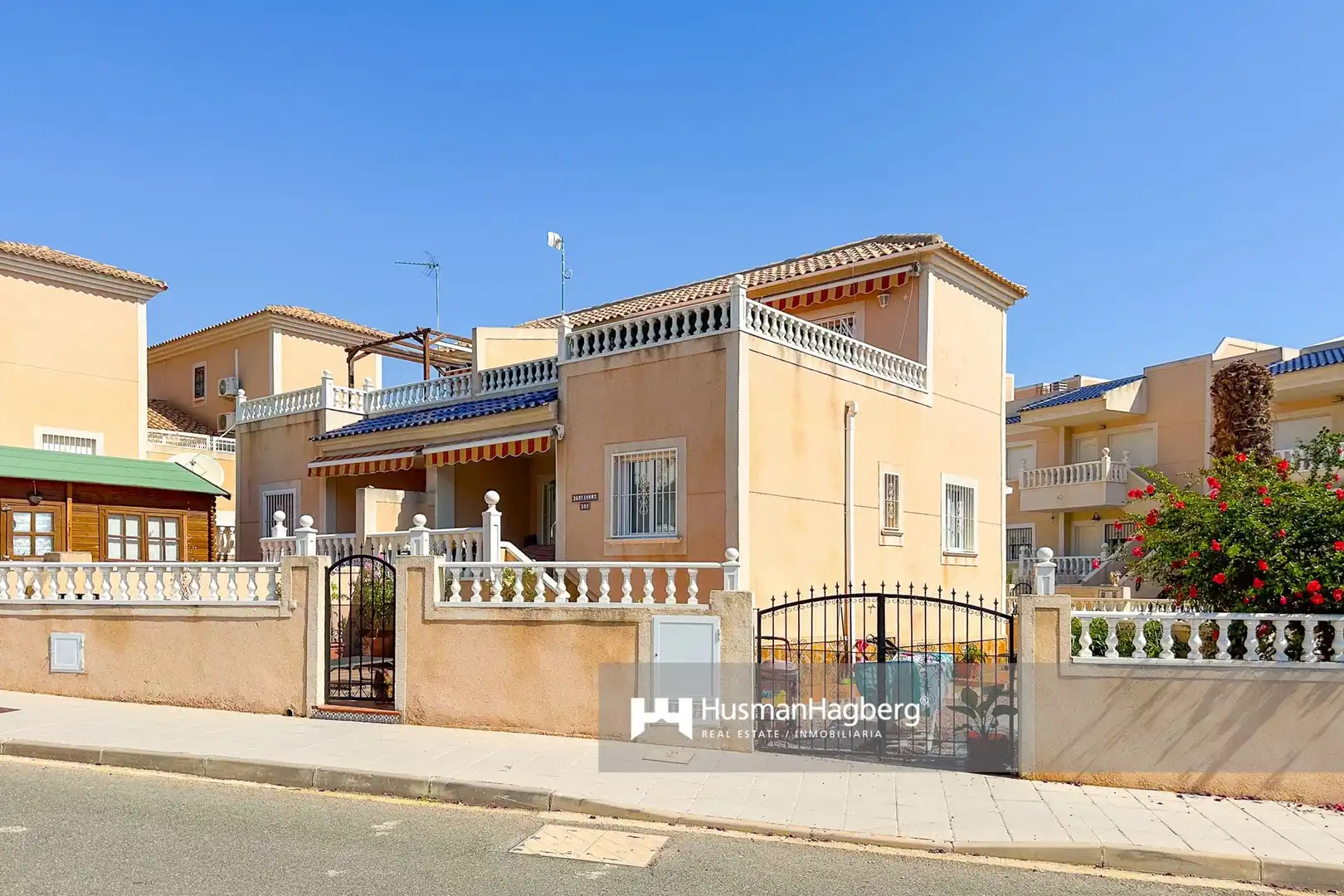 Vista exterior de Casa adosada en venta en Pilar de la Horadada