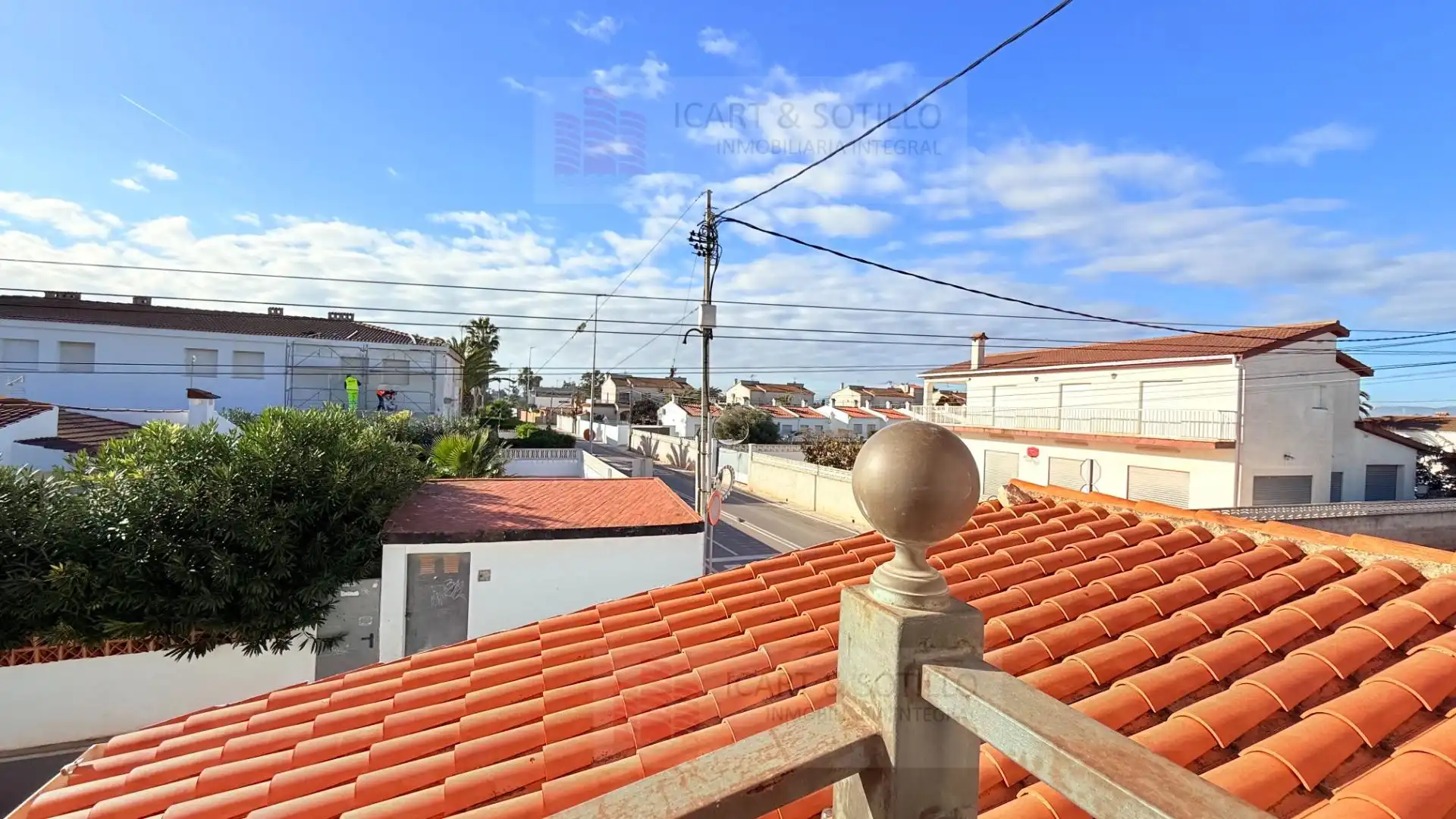 Vista exterior de Casa o xalet en venda en Vinaròs amb Aire condicionat, Jardí privat i Terrassa