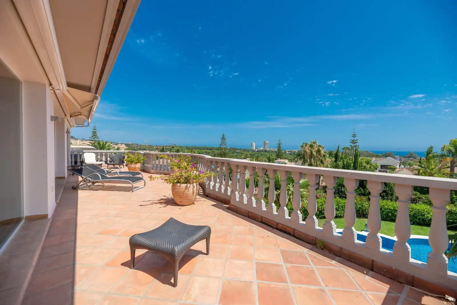 Terrassa de Casa o xalet en venda en Marbella amb Aire condicionat, Jardí privat i Terrassa