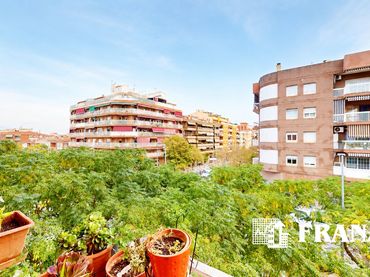 Pis amb balcó en venda a Centre - Eixample – Can Llobet