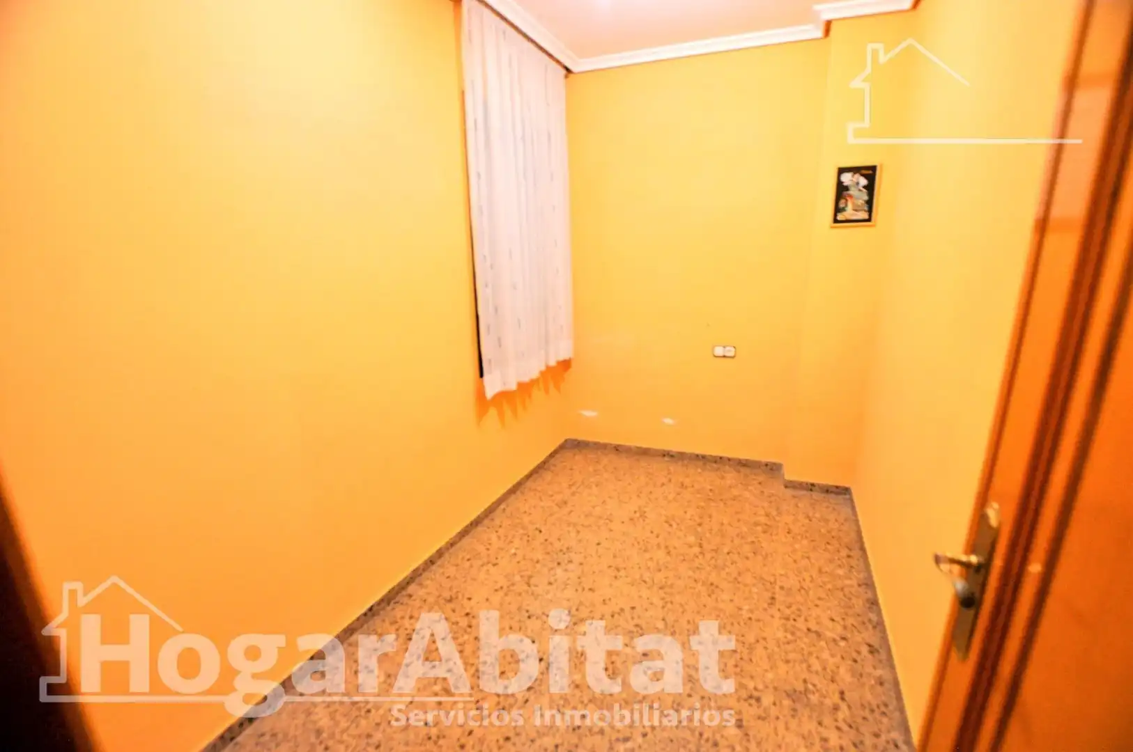 Dormitori de Casa o xalet en venda en La Pobla de Vallbona amb Terrassa i Traster