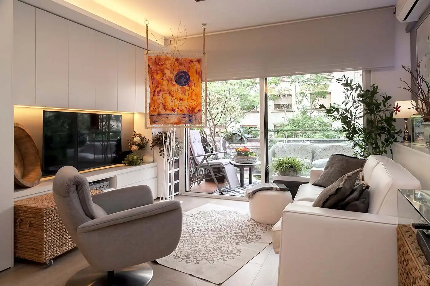 Living room of Study for sale in Barcelona  with Air Conditioner and Heating