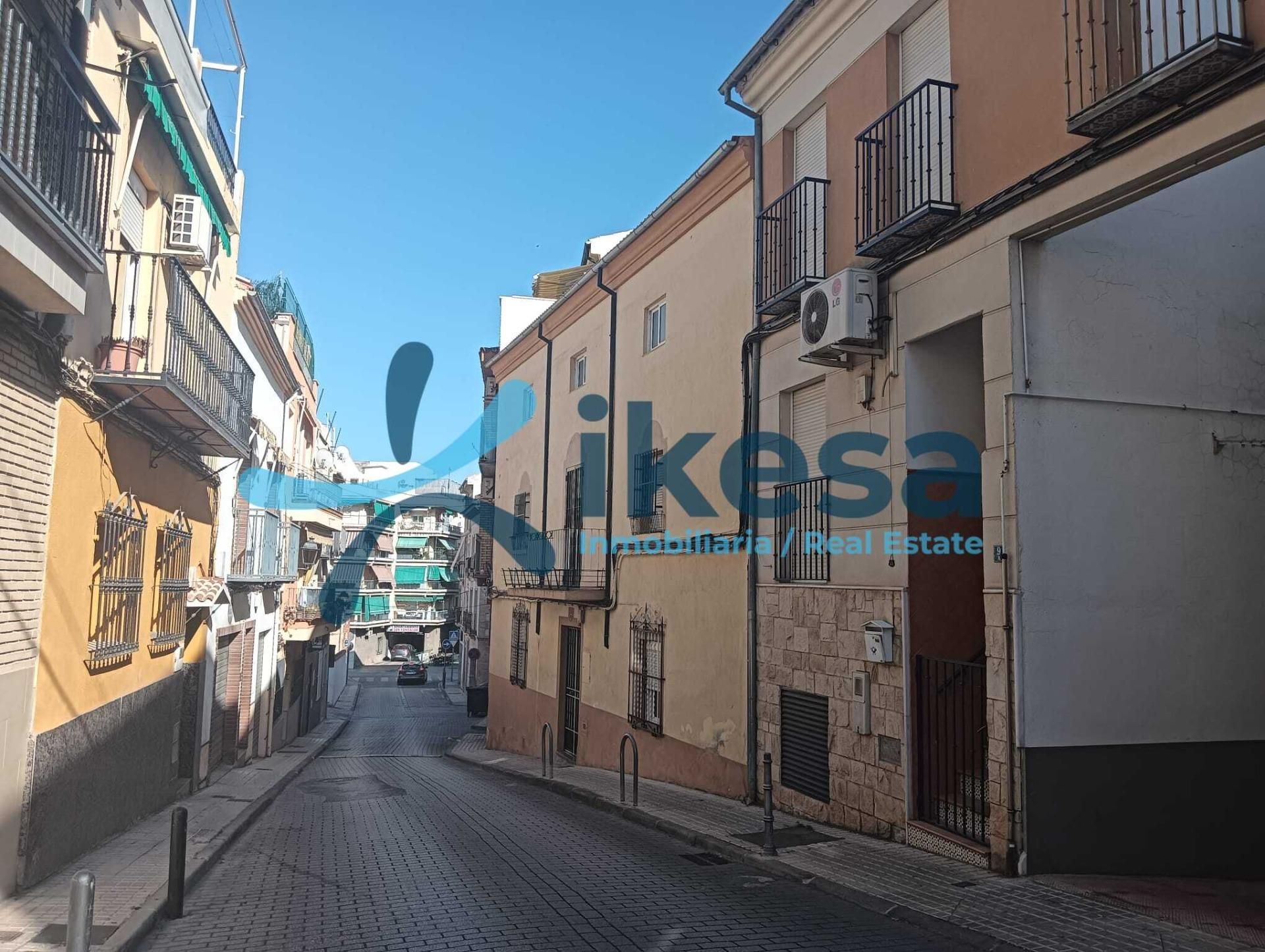 Vista exterior de Casa adosada en venda en  Jaén Capital amb Balcó