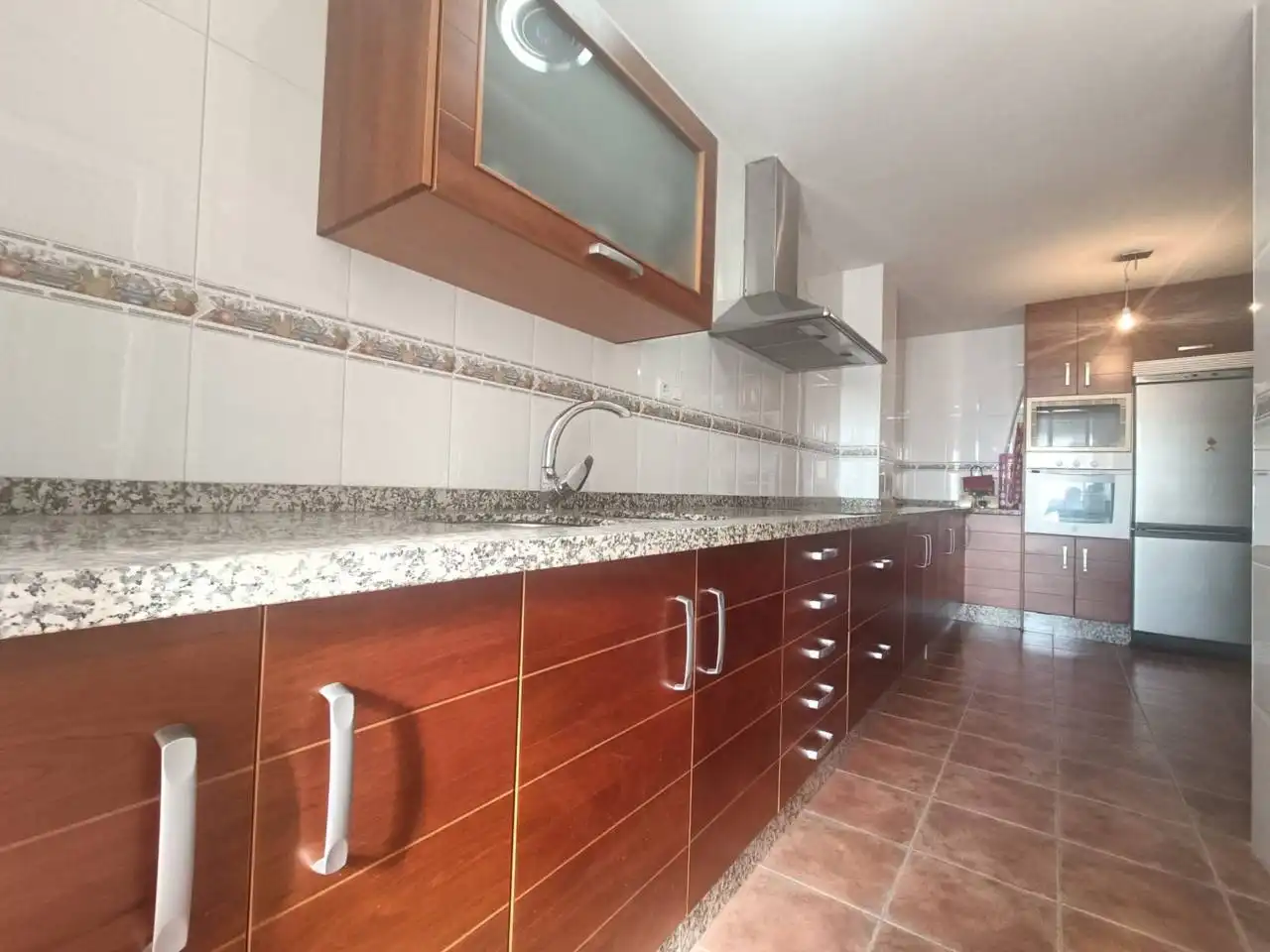 Cuina de Casa o xalet en venda en Villanueva Mesía amb Jardí privat, Terrassa i Moblat