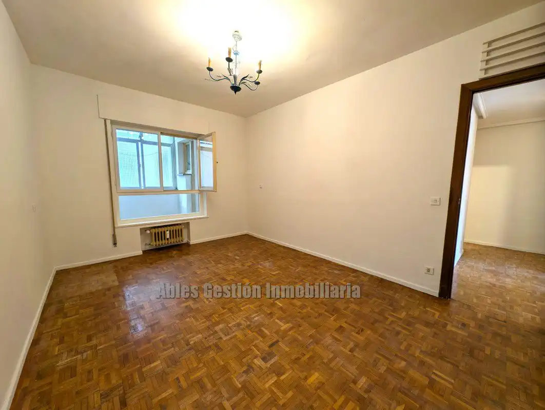 Habitación de Piso en venta en Oviedo  con Calefacción, Parquet y Terraza