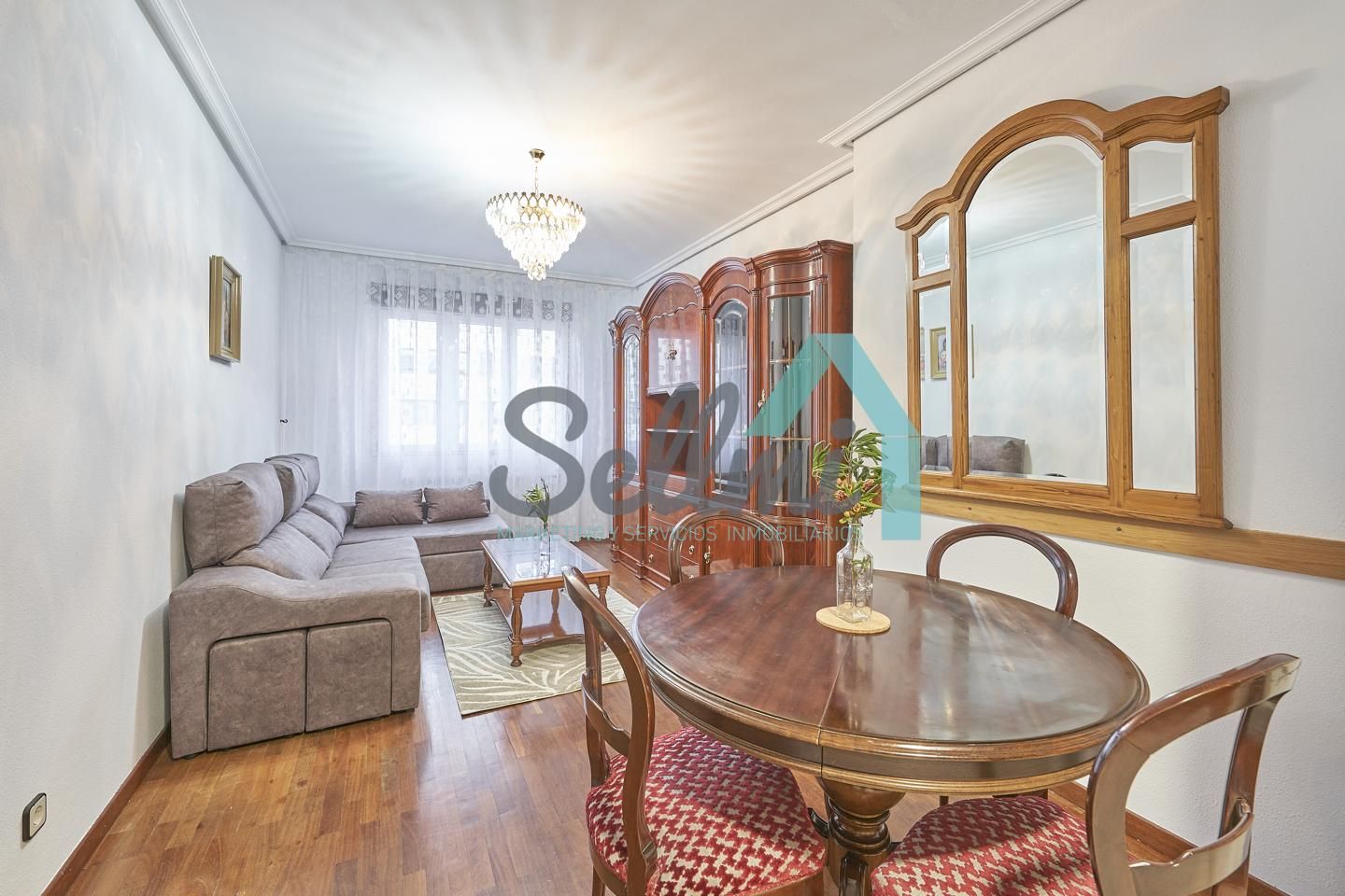 Sala de estar de Piso de alquiler en Oviedo  con Calefacción, Parquet y Terraza