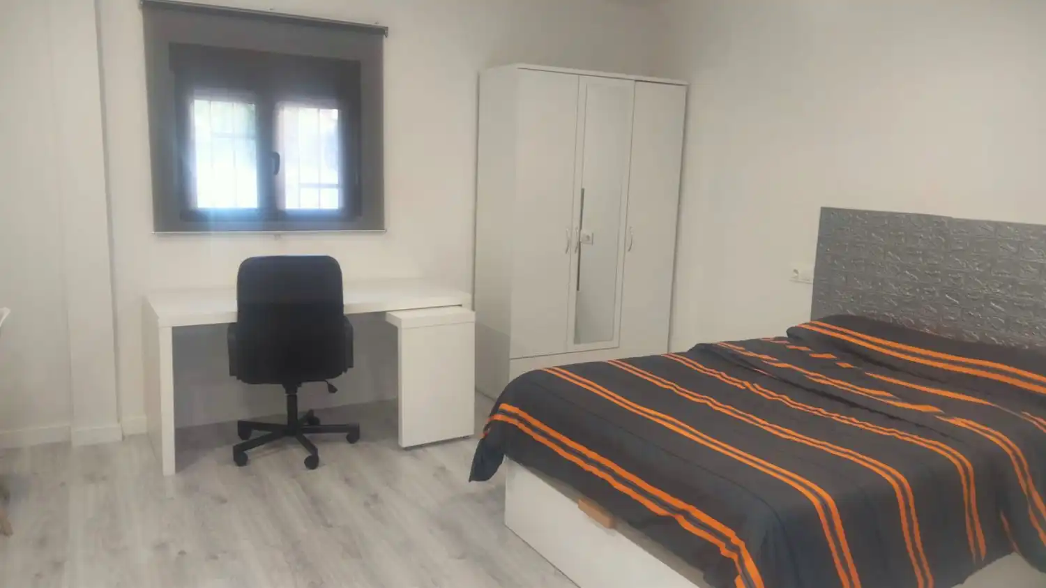 Dormitori de Apartament de lloguer en Villaviciosa de Odón amb Aire condicionat i Moblat