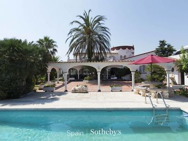 Casa con piscina in vendita a Carmençó